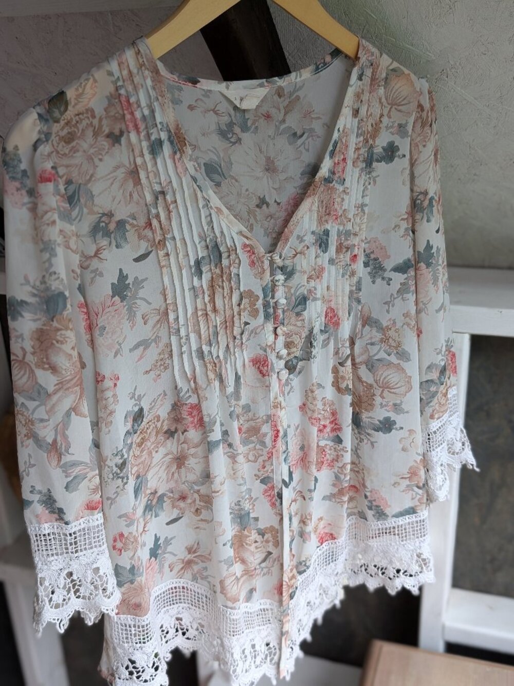 Adiva Floral Pintuck Pleat Crochet Lace Trim Blouse Large